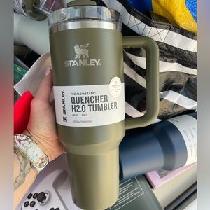 BRANDNEW WITH TAGS- OLIVE STANLEY 40oz